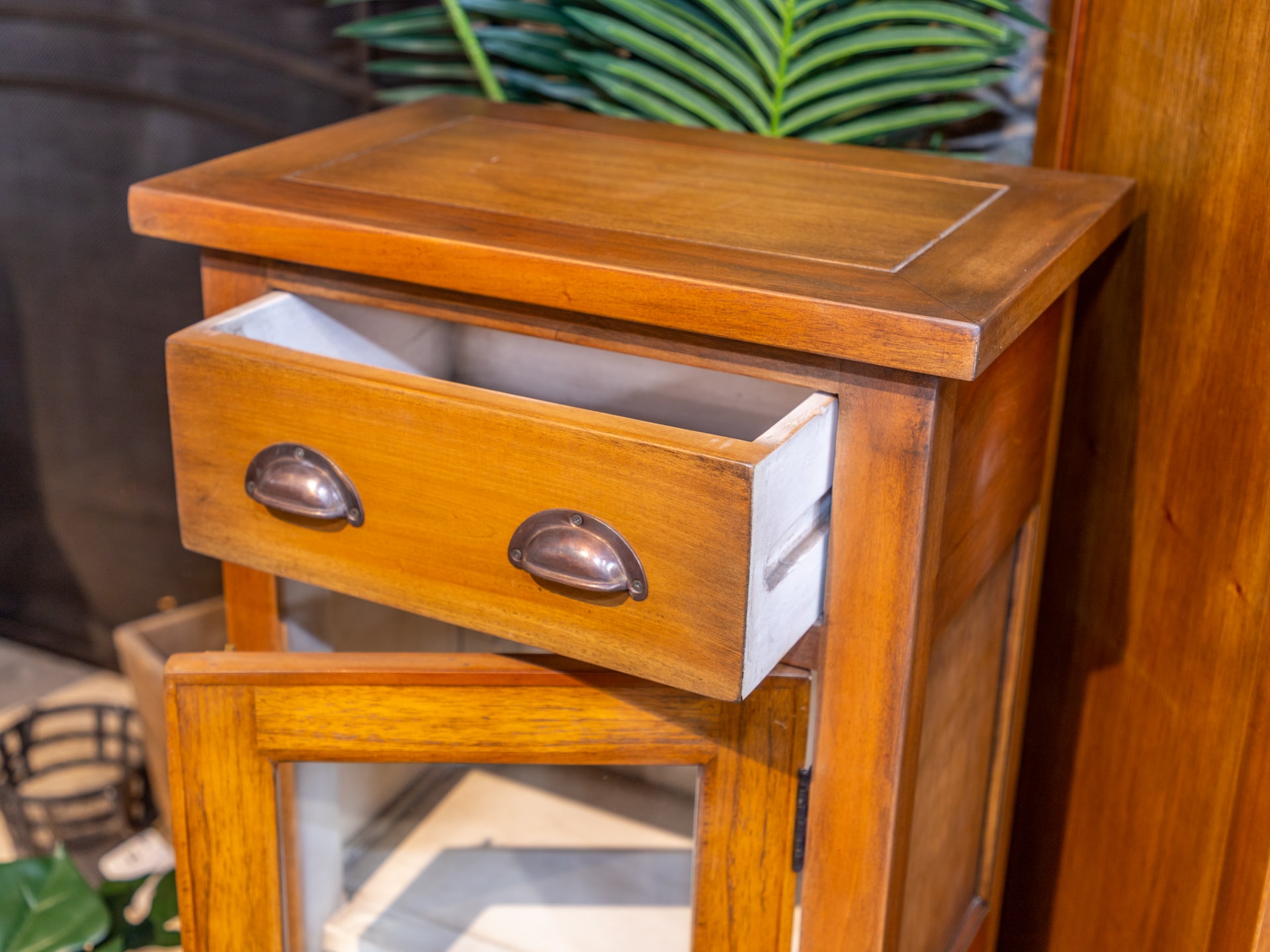 Juqui Display Cabinet With 1 Door – Honey