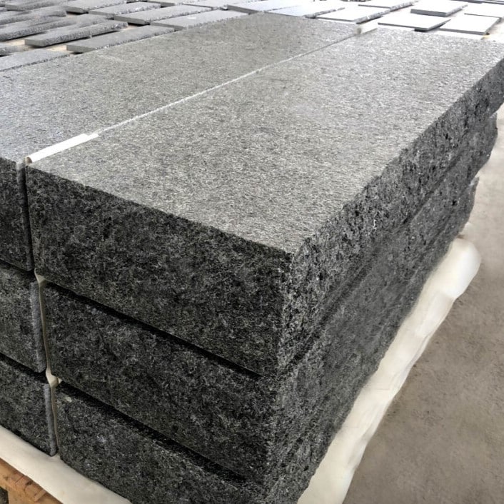 Steps Highland Black Rocked 16"x96"