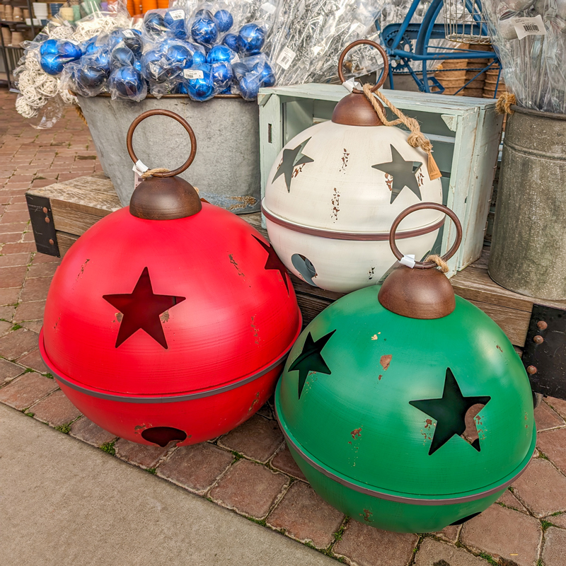 XL Rusty White Bells, Sm Lurvey Landscape Supply